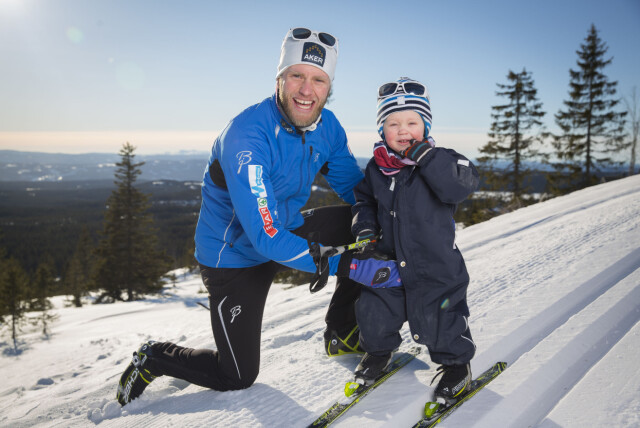 ELSKER Å VÆRE PAPPA: Martin Johsnrud Sundby stortrives som pappa for Markus. Foto: Espen Solli, Se og Hør ELSKER Å VÆRE PAPPA: Martin Johsnrud Sundby stortrives som pappa for Markus. Foto: Espen Solli, Se og Hør